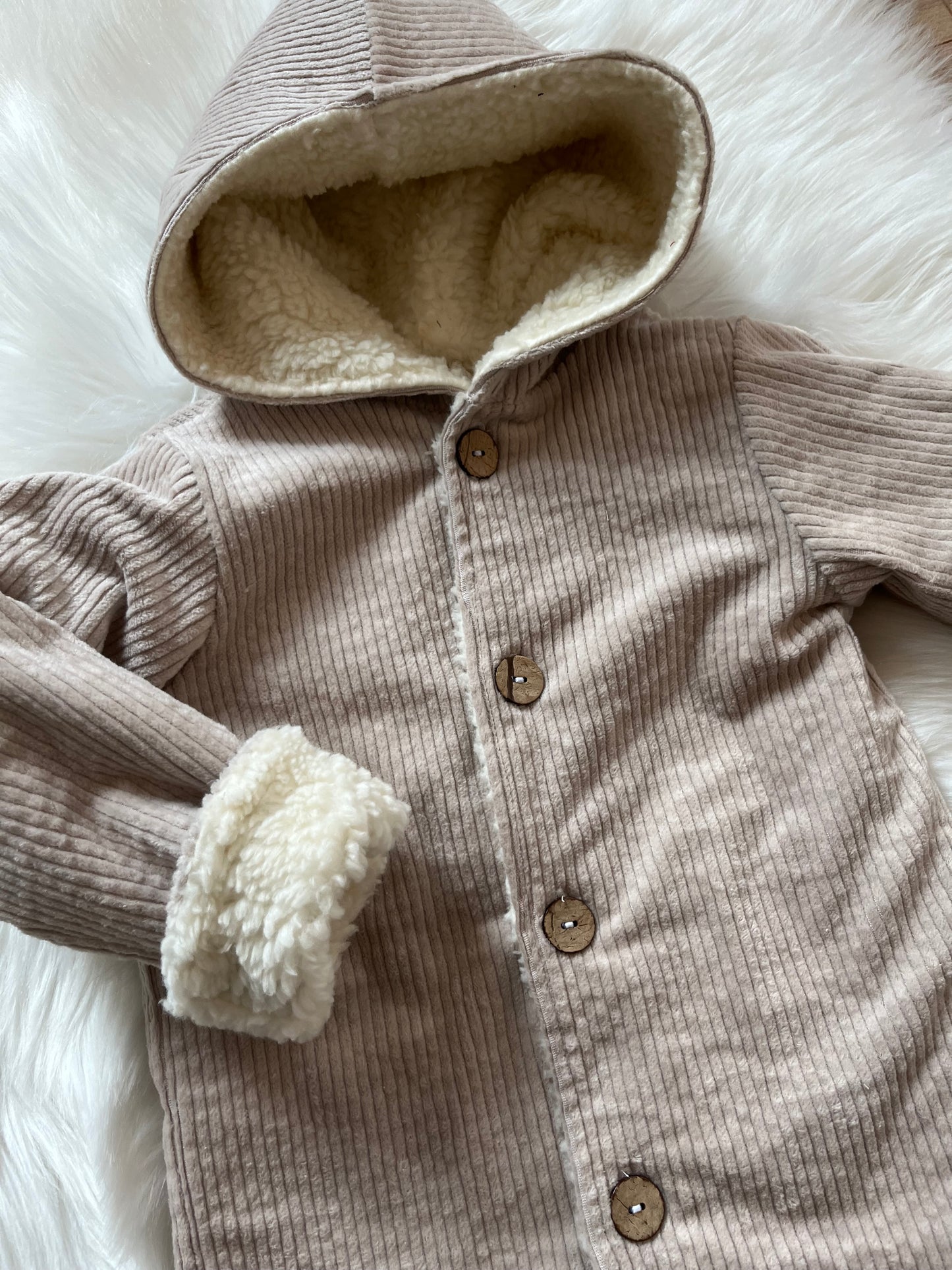 Cordjacke mit Baumwollteddy gefüttert