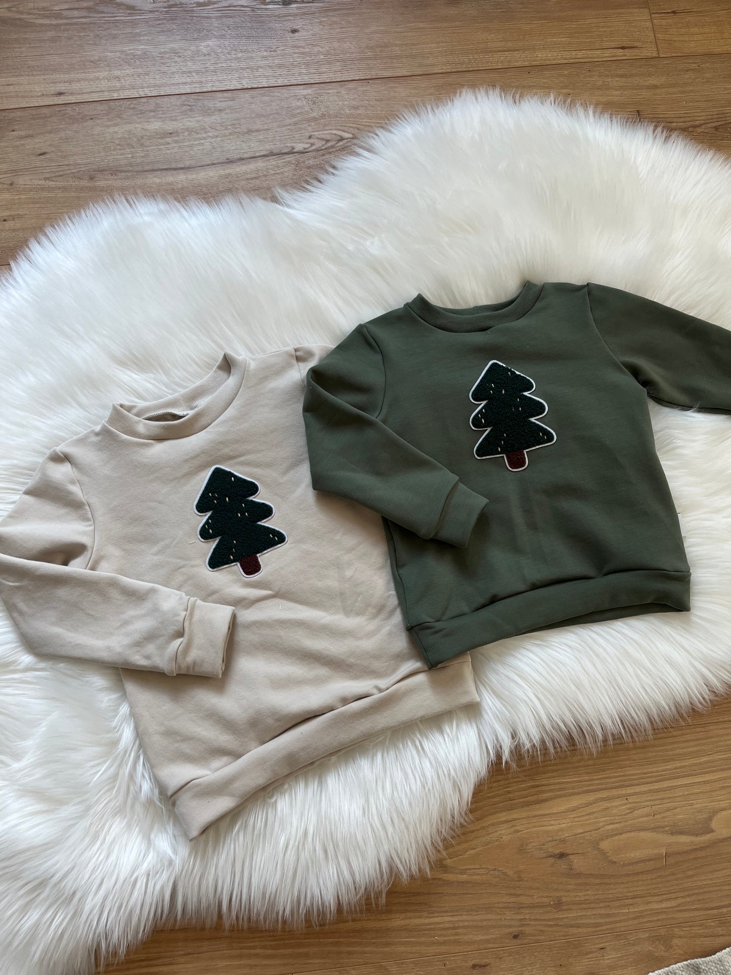 Christmassweater mit Tannenpatch