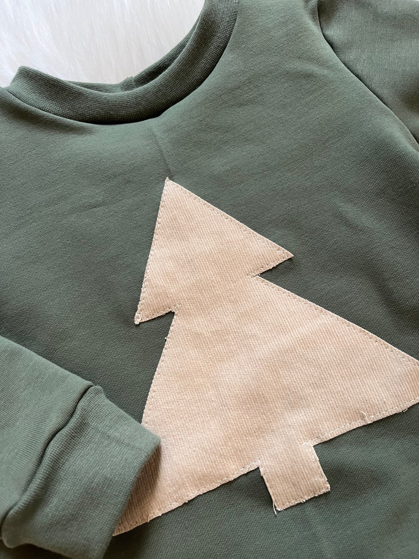 Christmassweater mit Tanne aus Babycord