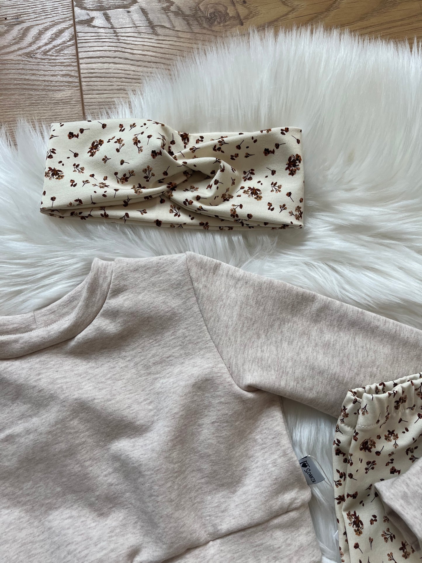 Outfit beige Blumen - Girlysweater & Leggings & Stirnband